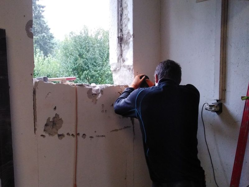 Vybourání otvoru a montáž dveří